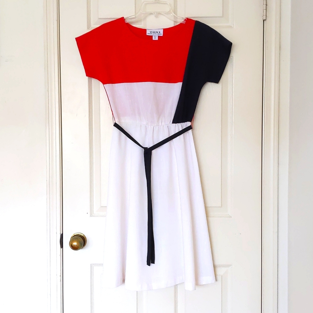 NWOT. Vintage Toni Petite Multi color Short Sleeve Midi Dress.